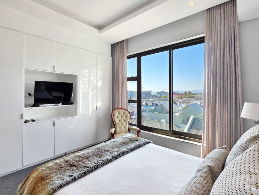 To Let 2 Bedroom Property for Rent in Green Point Western Cape